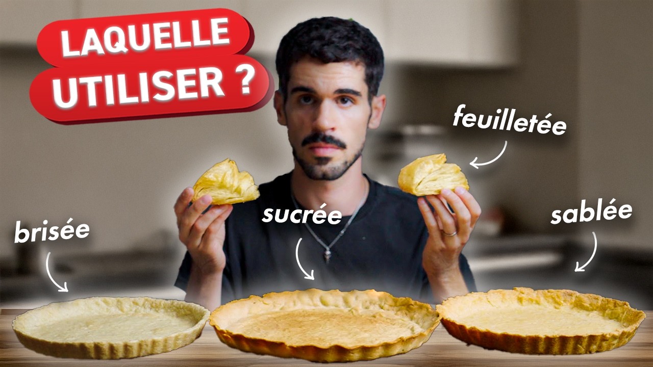 Pâte à tarte maison étalée au rouleau sur un plan de travail fariné
